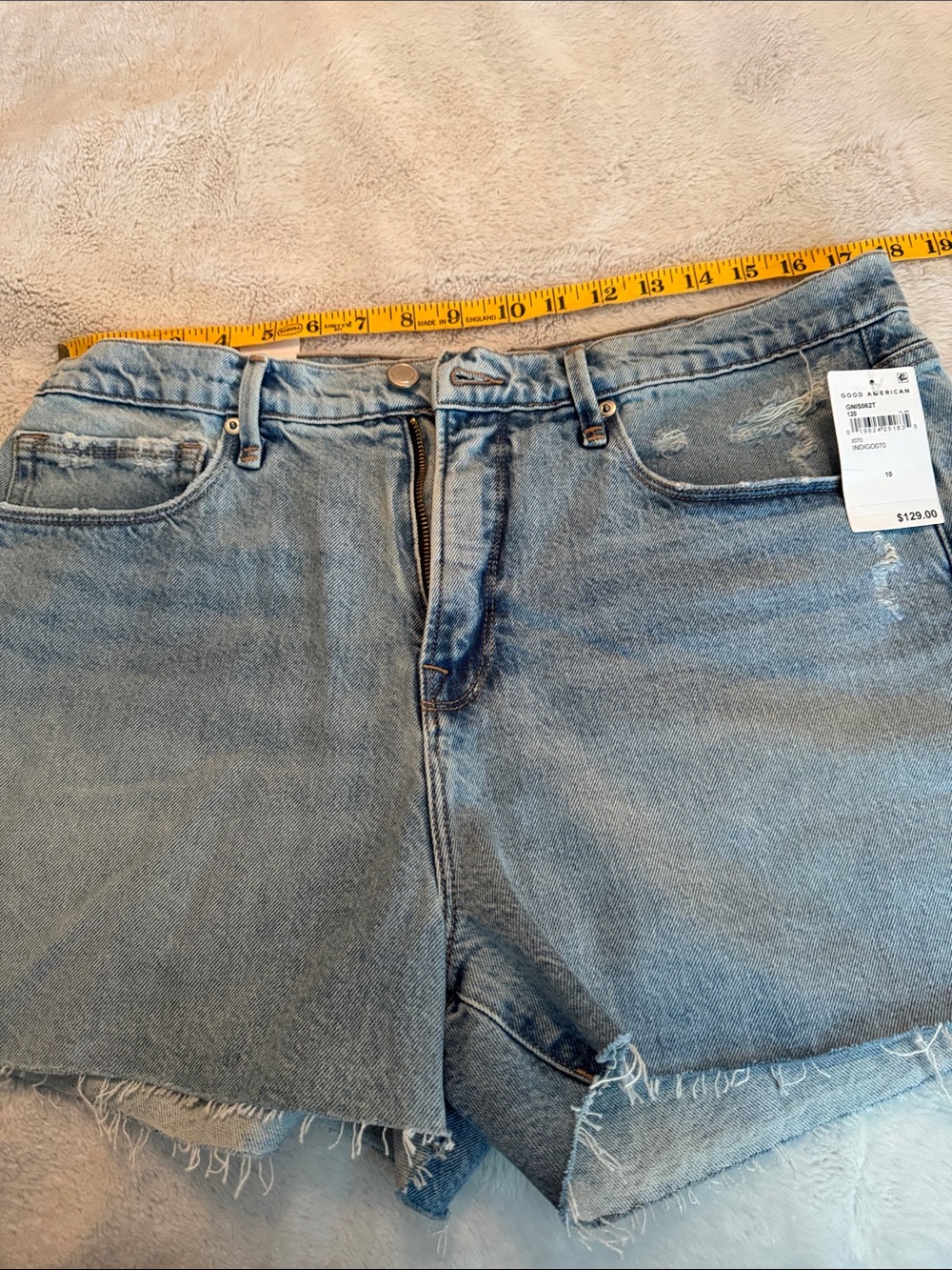 GOOD AMERICAN SHORTS..SIZE 10/30